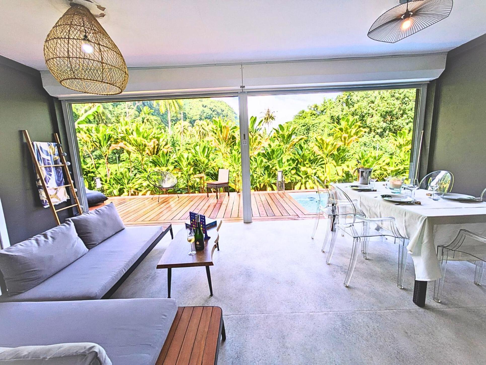Natura Om Teahupoo Surf Lodge Toanoano Exterior photo